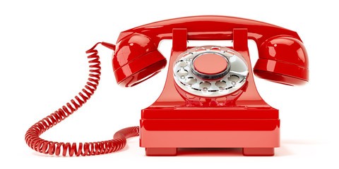 Altes Wählscheibentelefon in rot